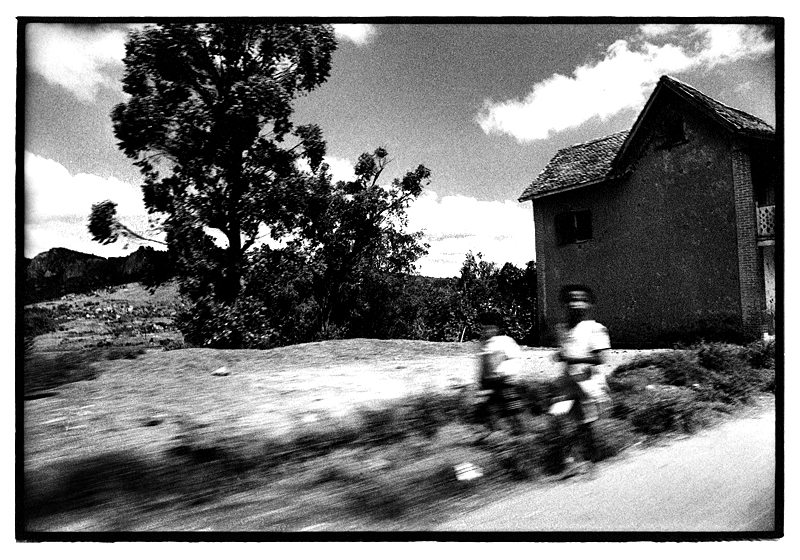 Travelling down the spine of Madagascar from Antananarivo to Taolagnaro by Toby Deveson. March 1990